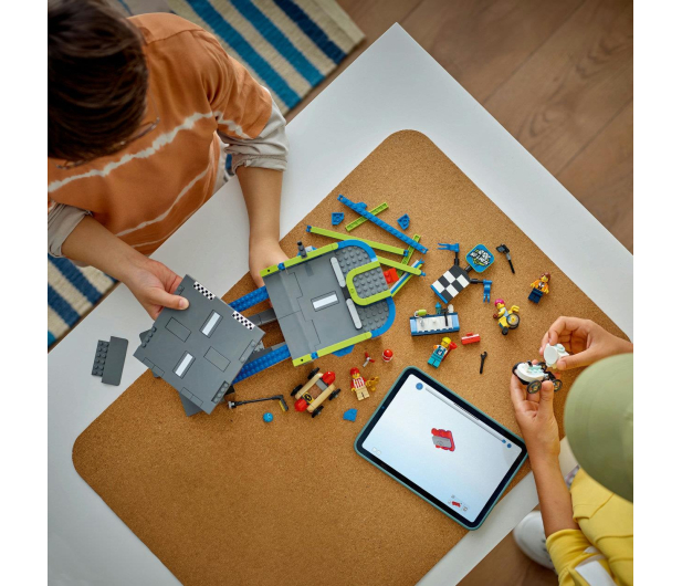 LEGO City 60460 Tor wyścigowy z rampą - 1298089 - zdjęcie 11